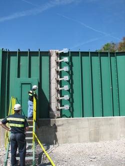 External Counterbalanced Closing Louver